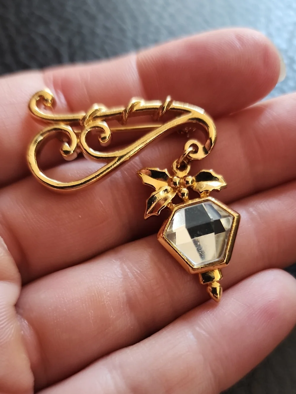 VTG Avon Gold-Tone Crystal Drop Brooch Pin - Elegant Women's Jewelry